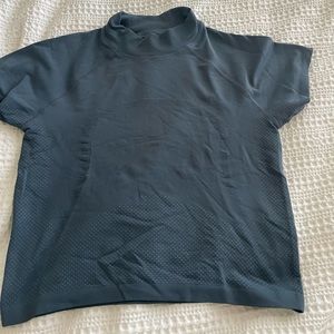 LULULEMON TURTLE NECK SHORT SLEEVE
